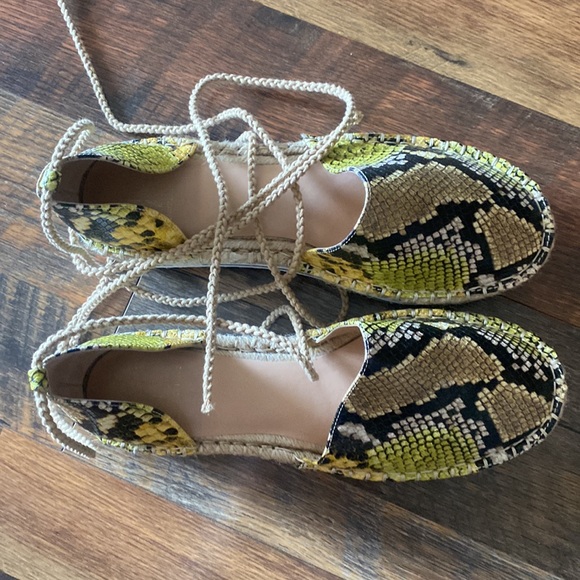 NWB J. Lo snakeskin print wrap around sandals size 8.5 - Picture 3 of 5